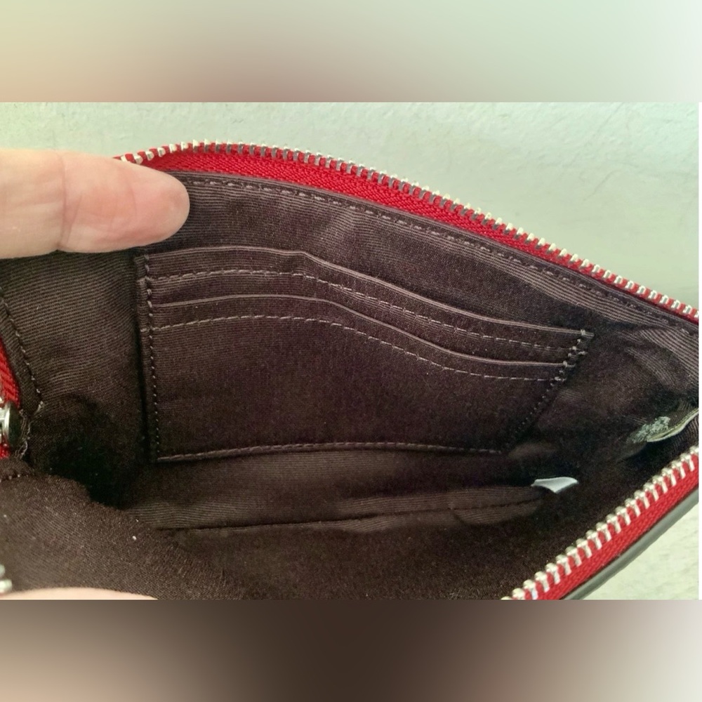 NWT COACH CORNER ZIIP CRINKLE PATENT LEATHER WRISTLET RED - Picture 4 of 6